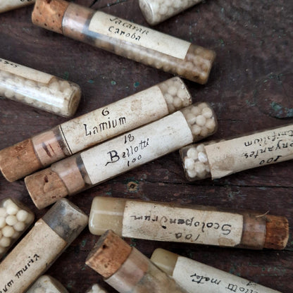 23 tubes homéopathiques manuscrits  (c12)