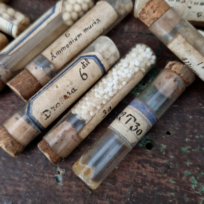 23 tubes homéopathiques manuscrits  (c12)