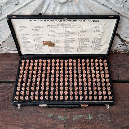 Coffret témoins pour recherches radiesthésiques - 200 tubes