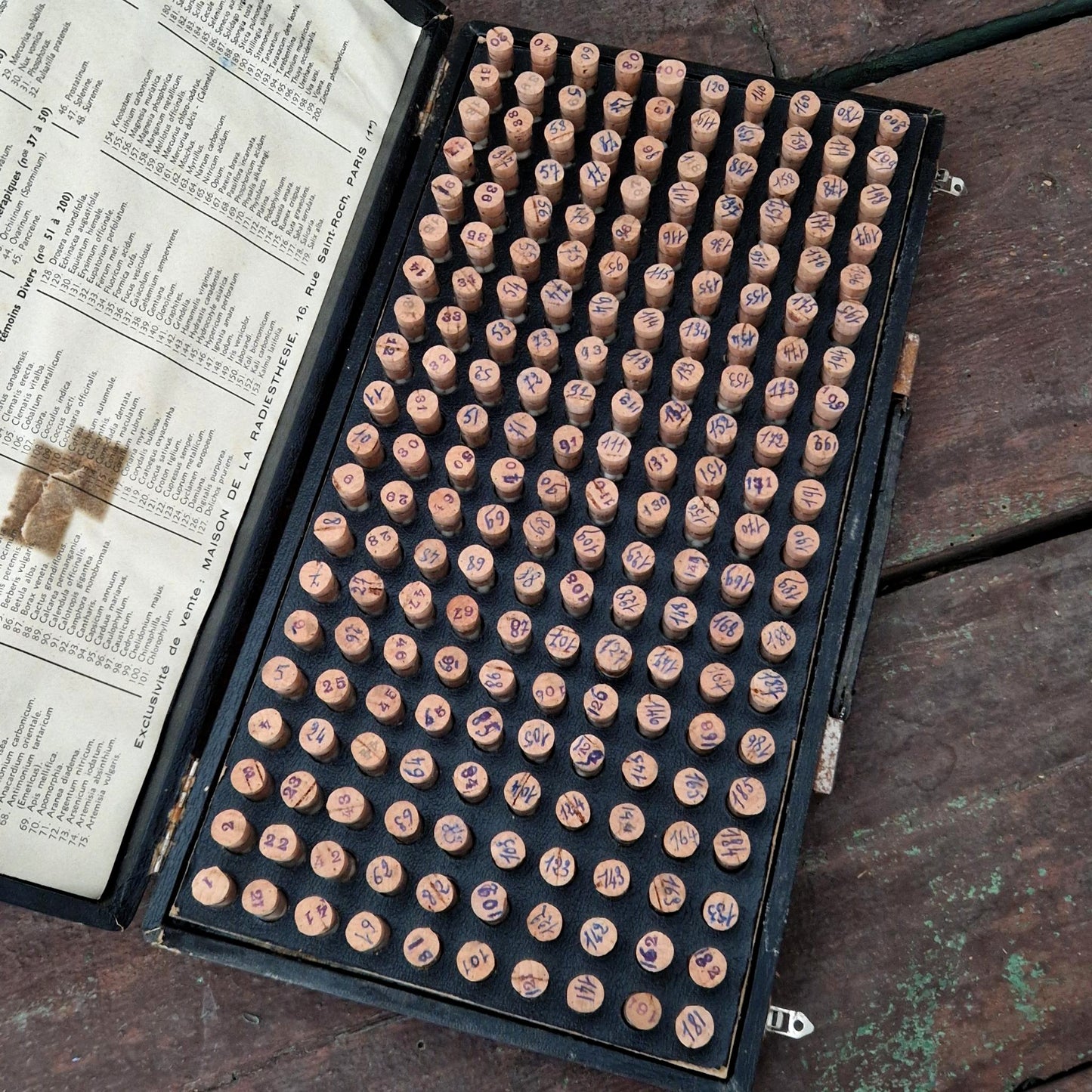 Coffret témoins pour recherches radiesthésiques - 200 tubes