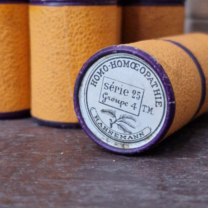 7 mini fioles homéopathiques dans leur étui (l30)