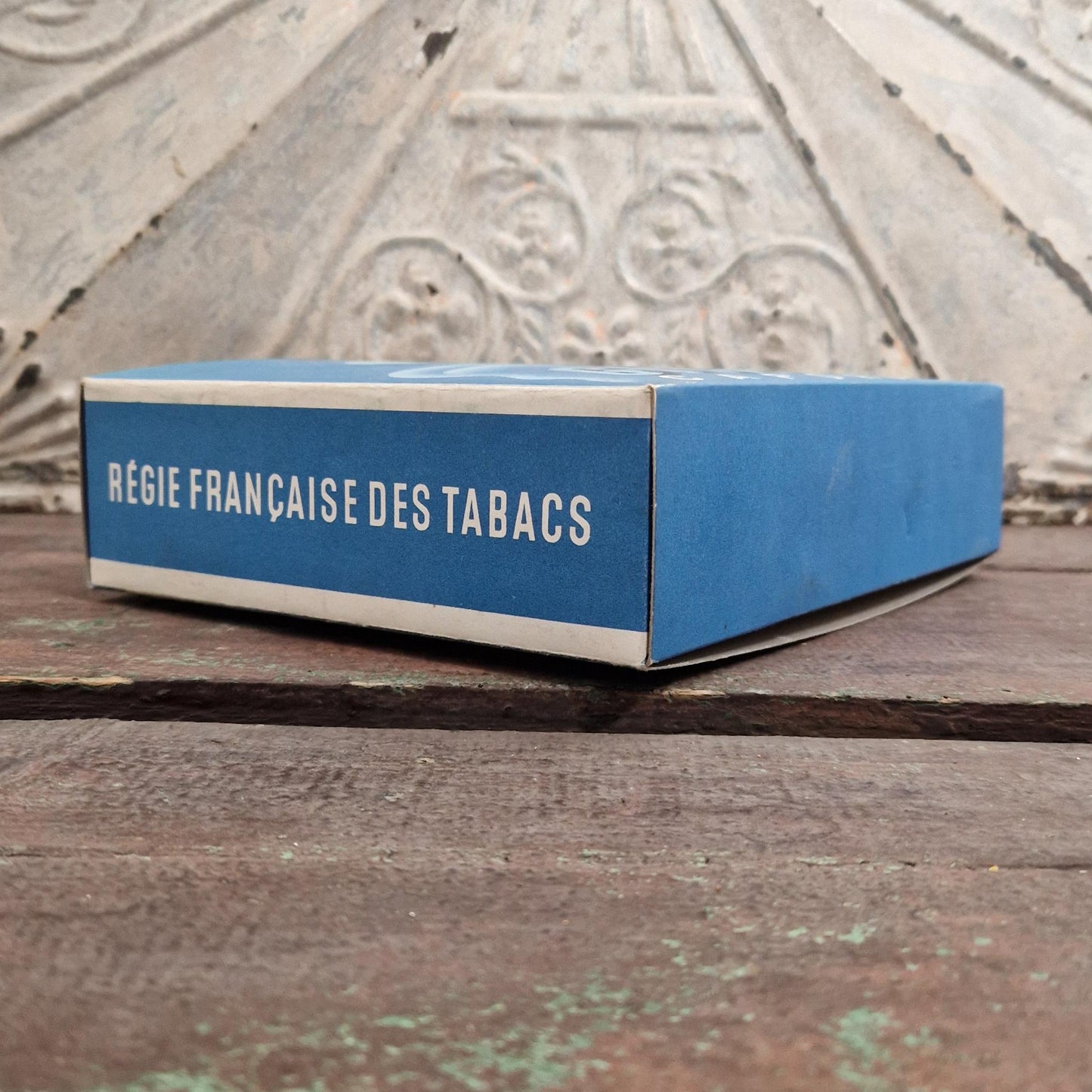 PLV publicitaire ancienne « Gitanes Caporal »