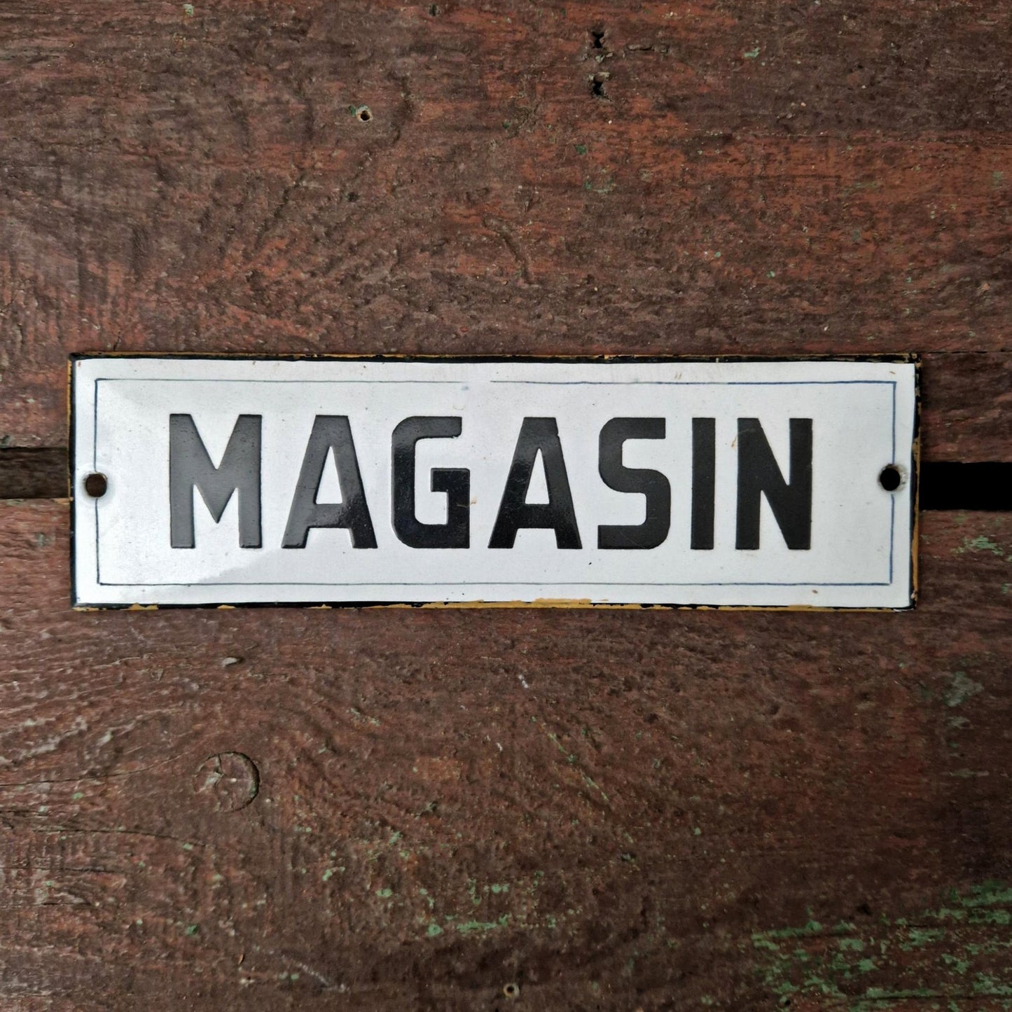 Ancienne plaque émaillée « Magasin »