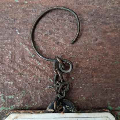 Plaque émaillée « Service d’hiver » avec chaînette d'origine.
