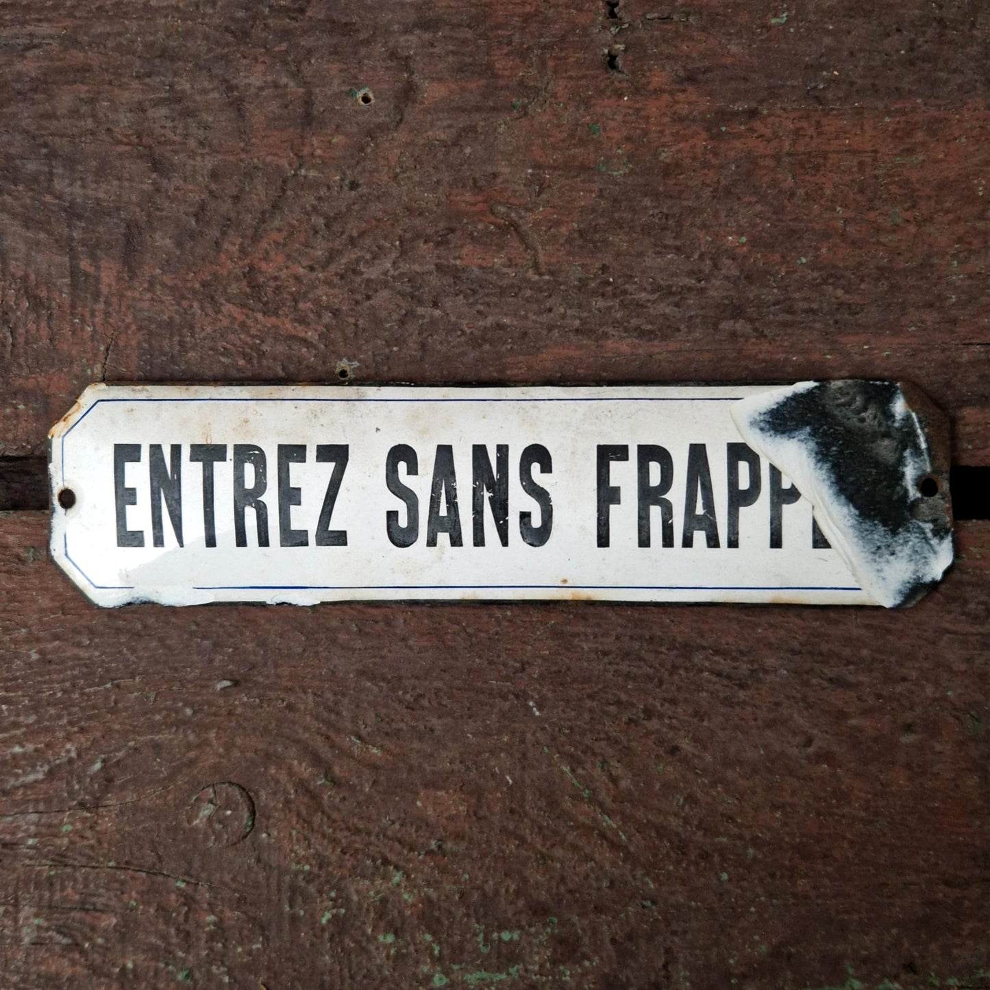 Plaque émaillée « Entrez sans frapper »
