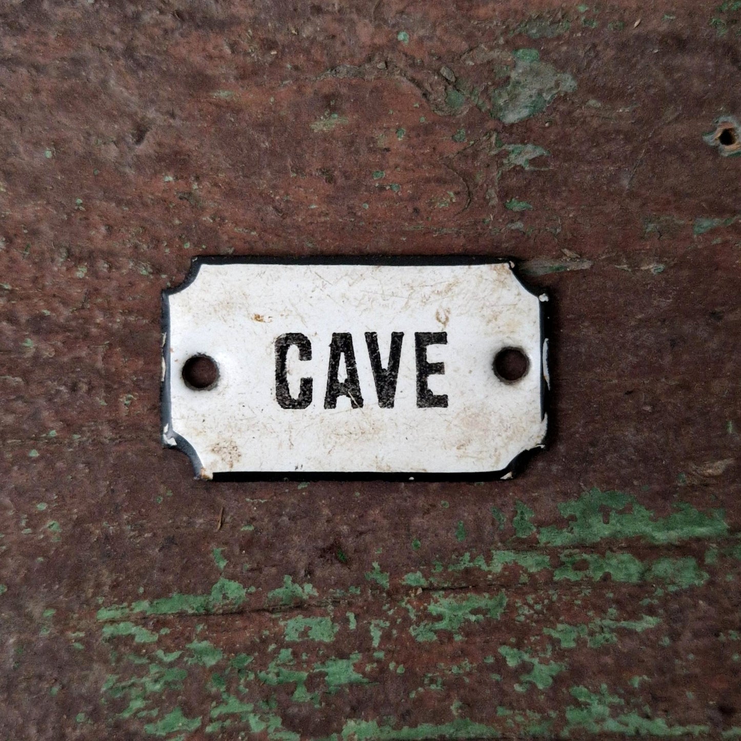 Petite plaque émaillée « Cave »