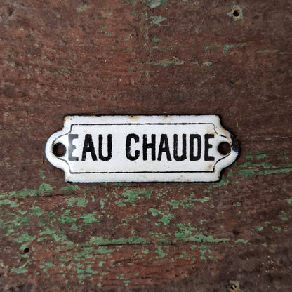 Ancienne plaque émaillée « Eau chaude »
