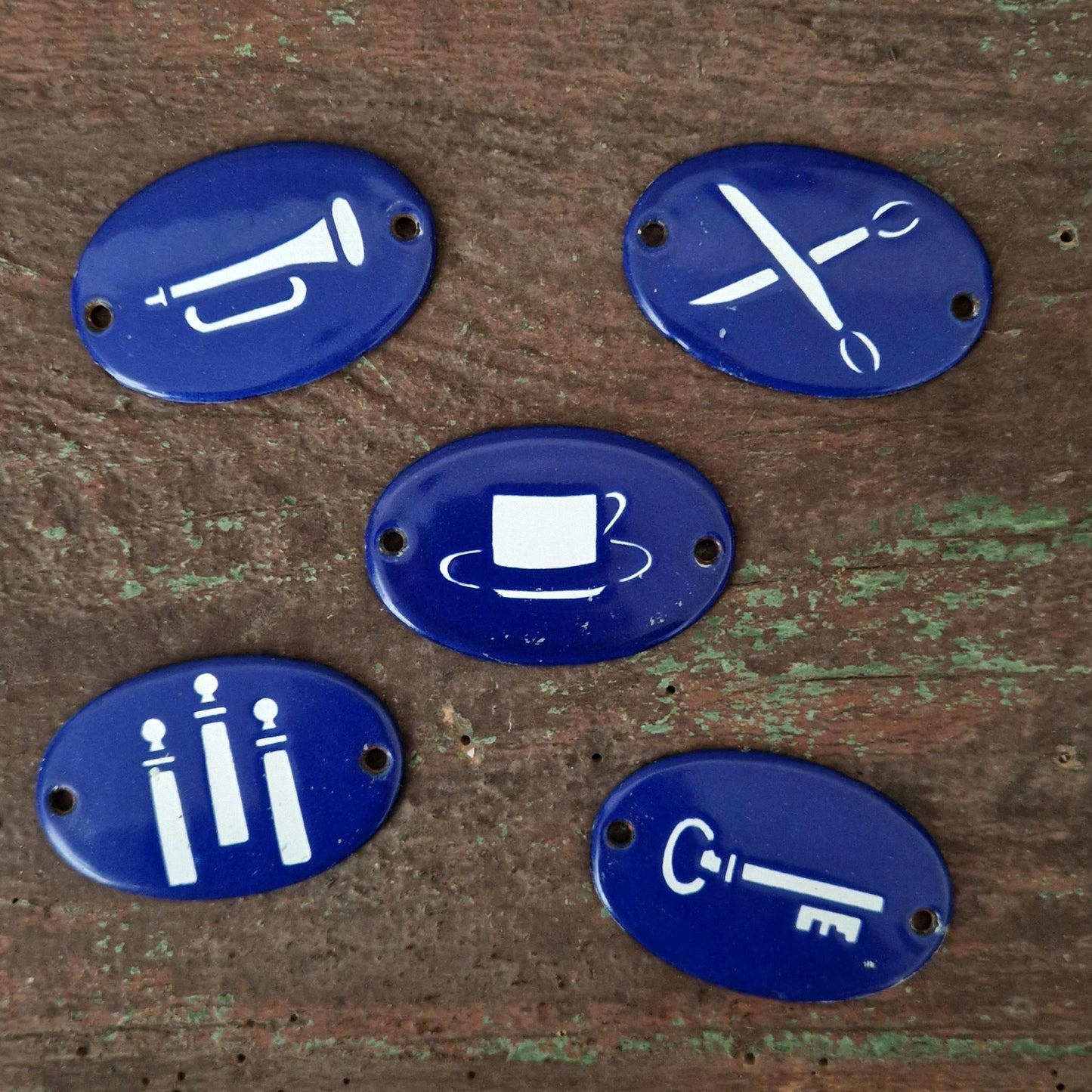 Plaques émaillées anciennes « Pictogrammes  »