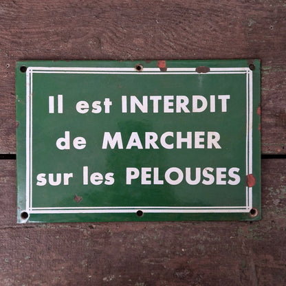 Plaque émaillée « Interdit de marcher sur la pelouse »