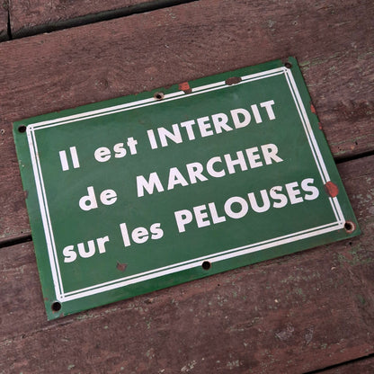 Plaque émaillée « Interdit de marcher sur la pelouse »