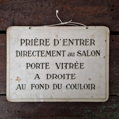 Pancarte ancienne « Prière d’entrer directement au salon »
