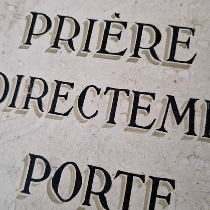 Pancarte ancienne « Prière d’entrer directement au salon »