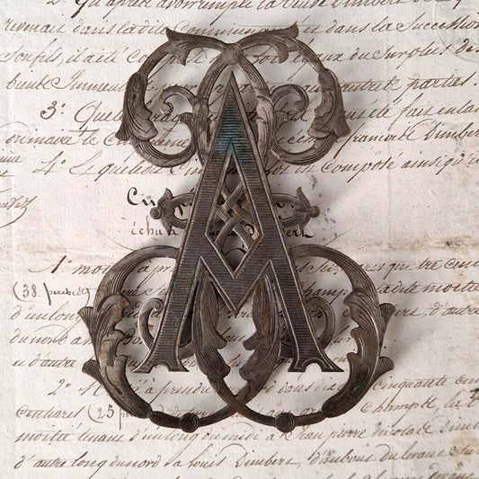 Art Nouveau "AM" monogram in metal - Circa 1900