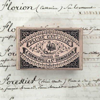 Boîte scellée rose « Plume Gauloise » - A Sommerville