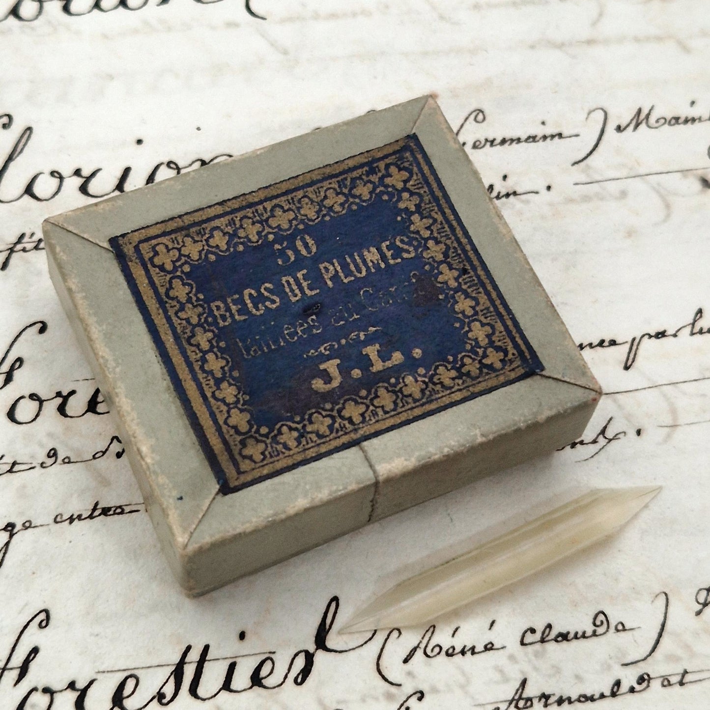 Rare boîte de becs de plumes d'oie taillés au canif - XIXe