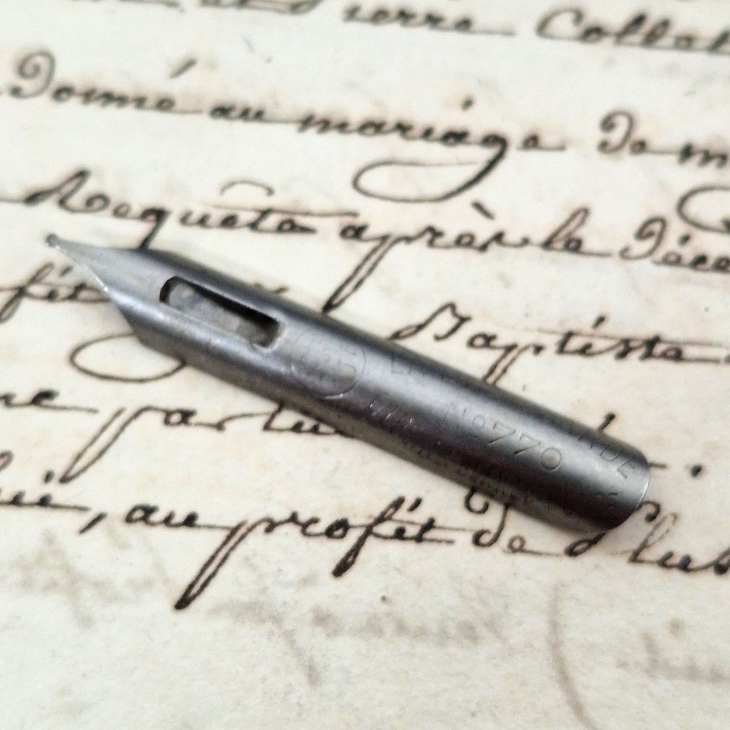 Boîte ancienne « Plume Réclame », Blanzy Poure