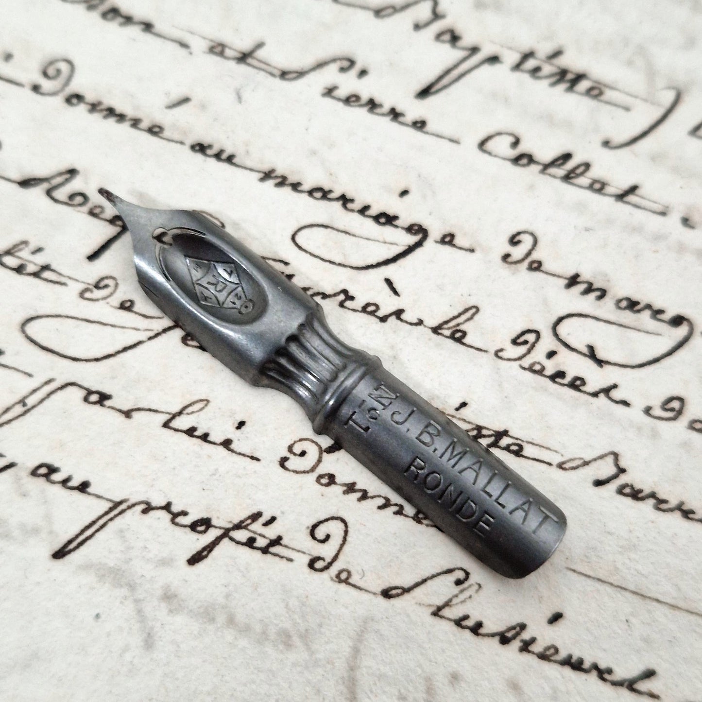 Box of antique "J.B. Mallat - Ronde N°1" nibs