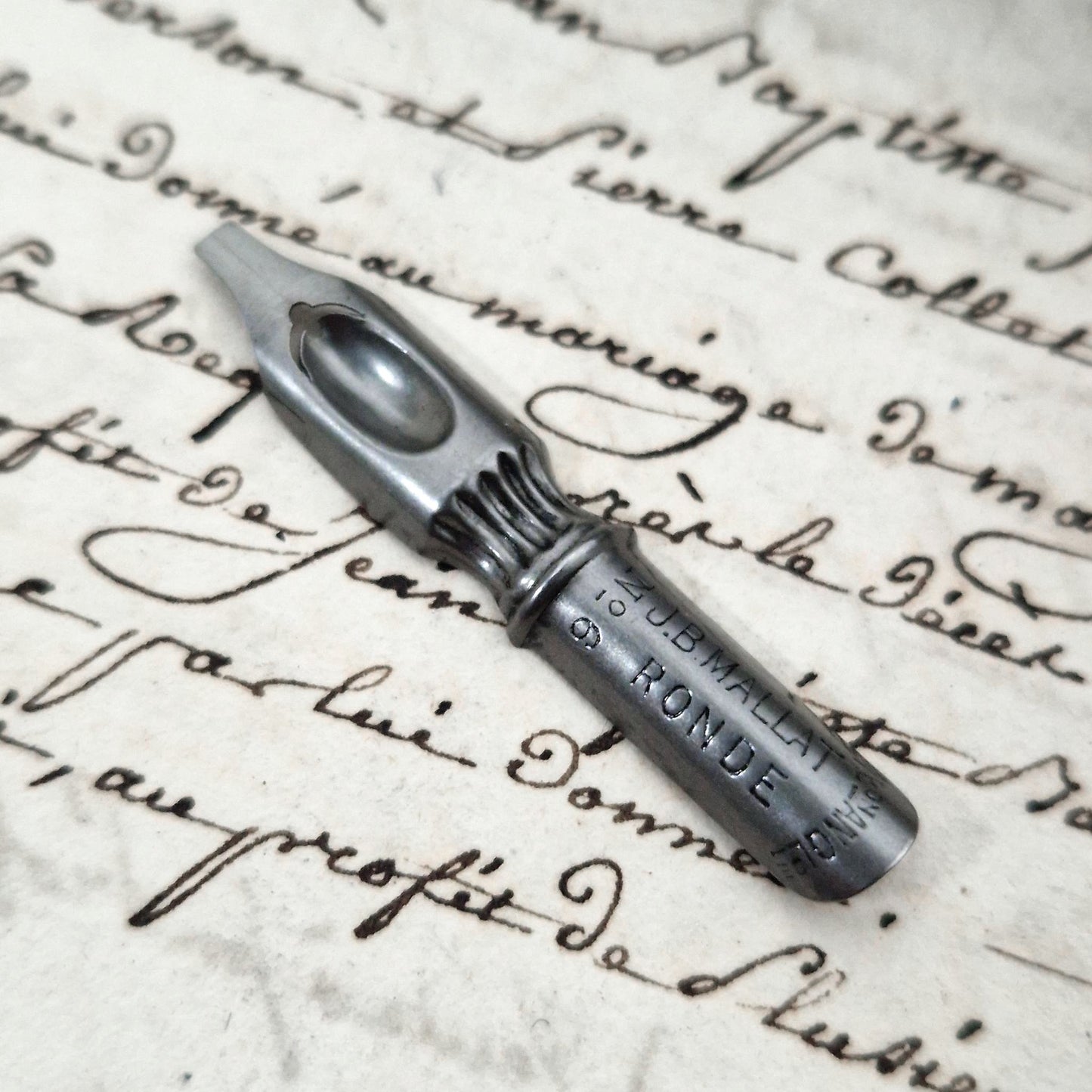 Box of antique "J.B. Mallat - Ronde N°6" nibs