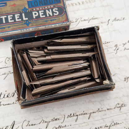 Boîte de plumes métalliques « Perry & Co London »