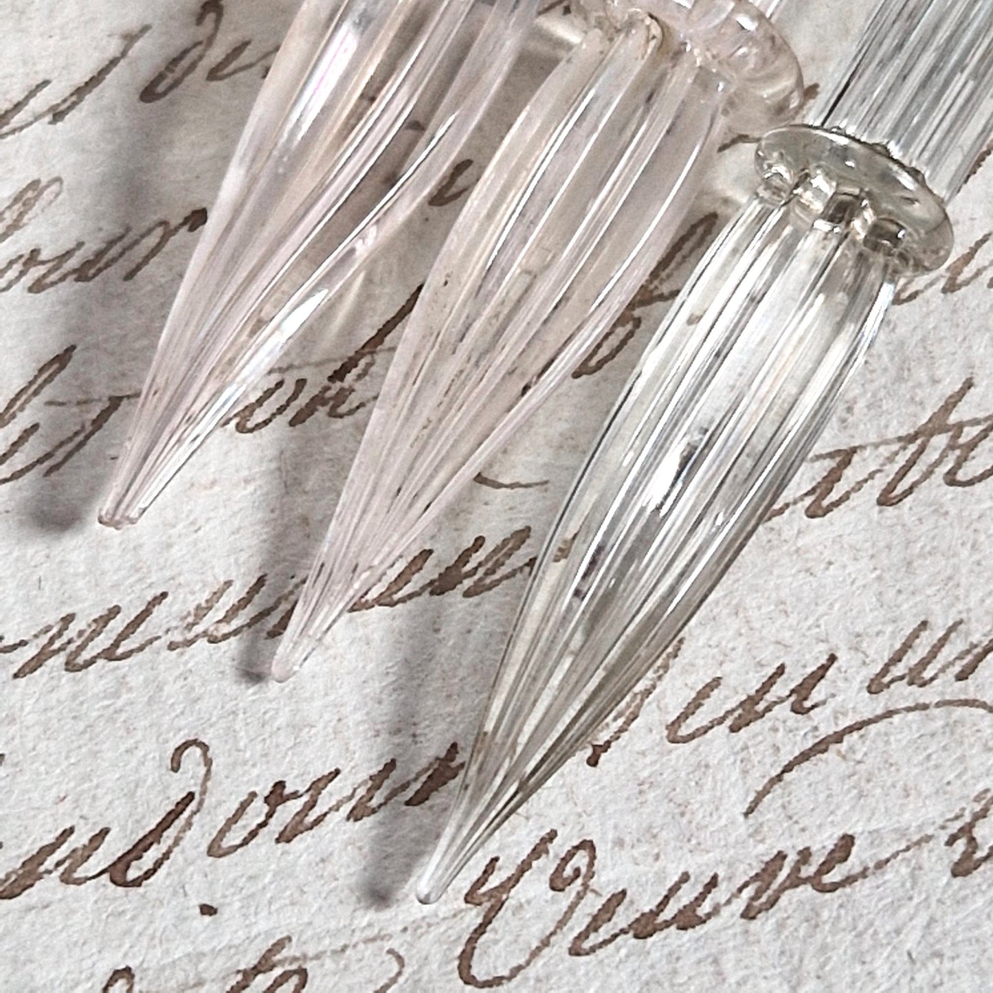 Lot de 3 anciennes plumes en verre, vers 1900