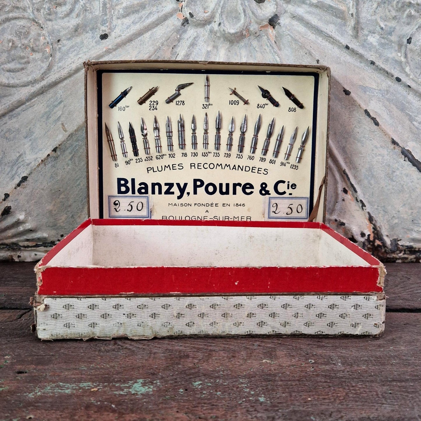 Ancien présentoir de plumes Blanzy, Poure & Cie