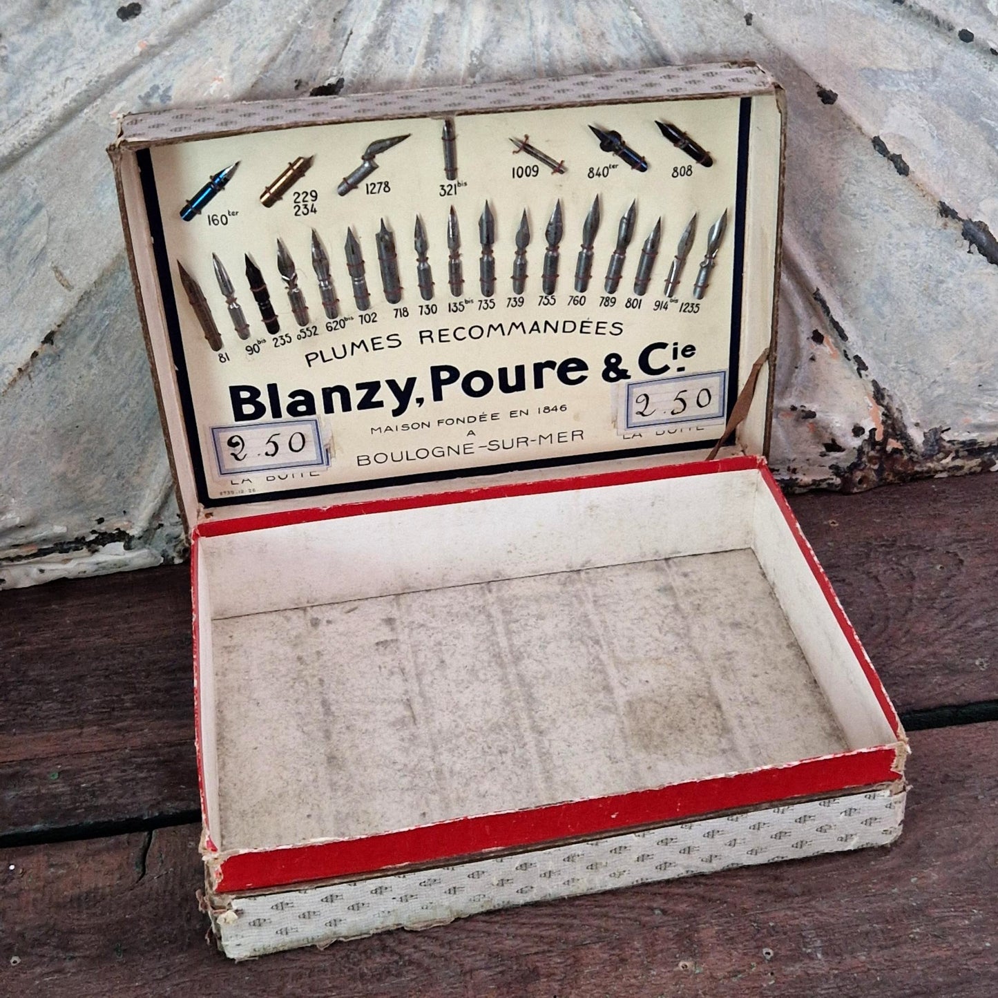 Ancien présentoir de plumes Blanzy, Poure & Cie