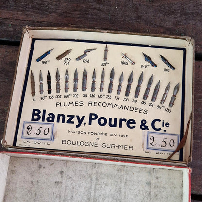 Ancien présentoir de plumes Blanzy, Poure & Cie