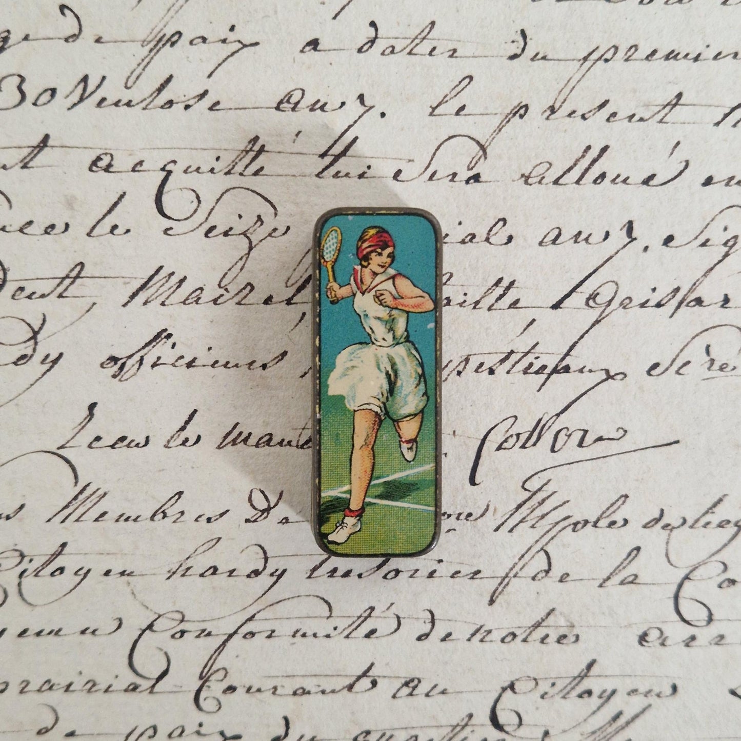 Boîte illustrée « Joueuse de tennis » pour plumes