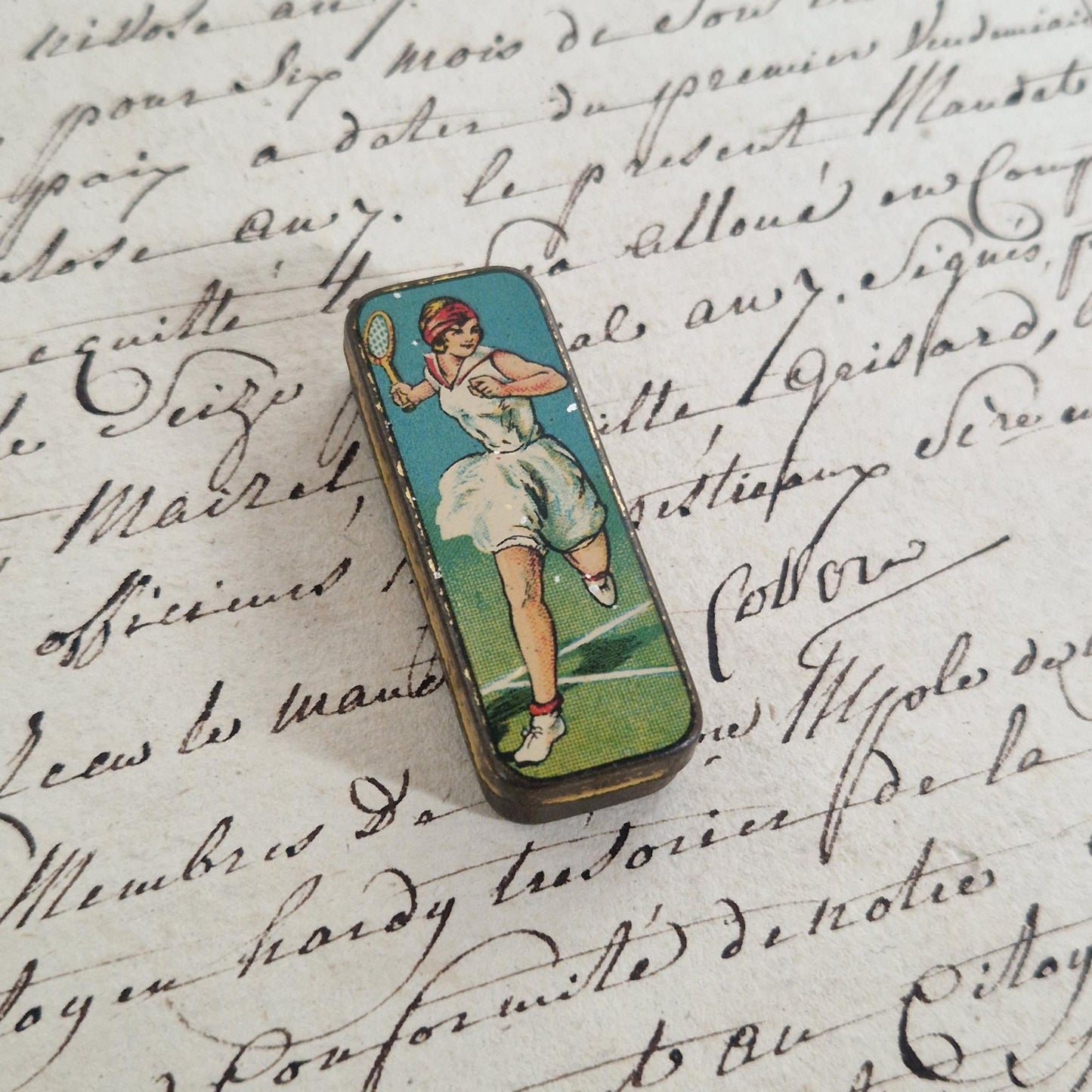 Boîte illustrée « Joueuse de tennis » pour plumes
