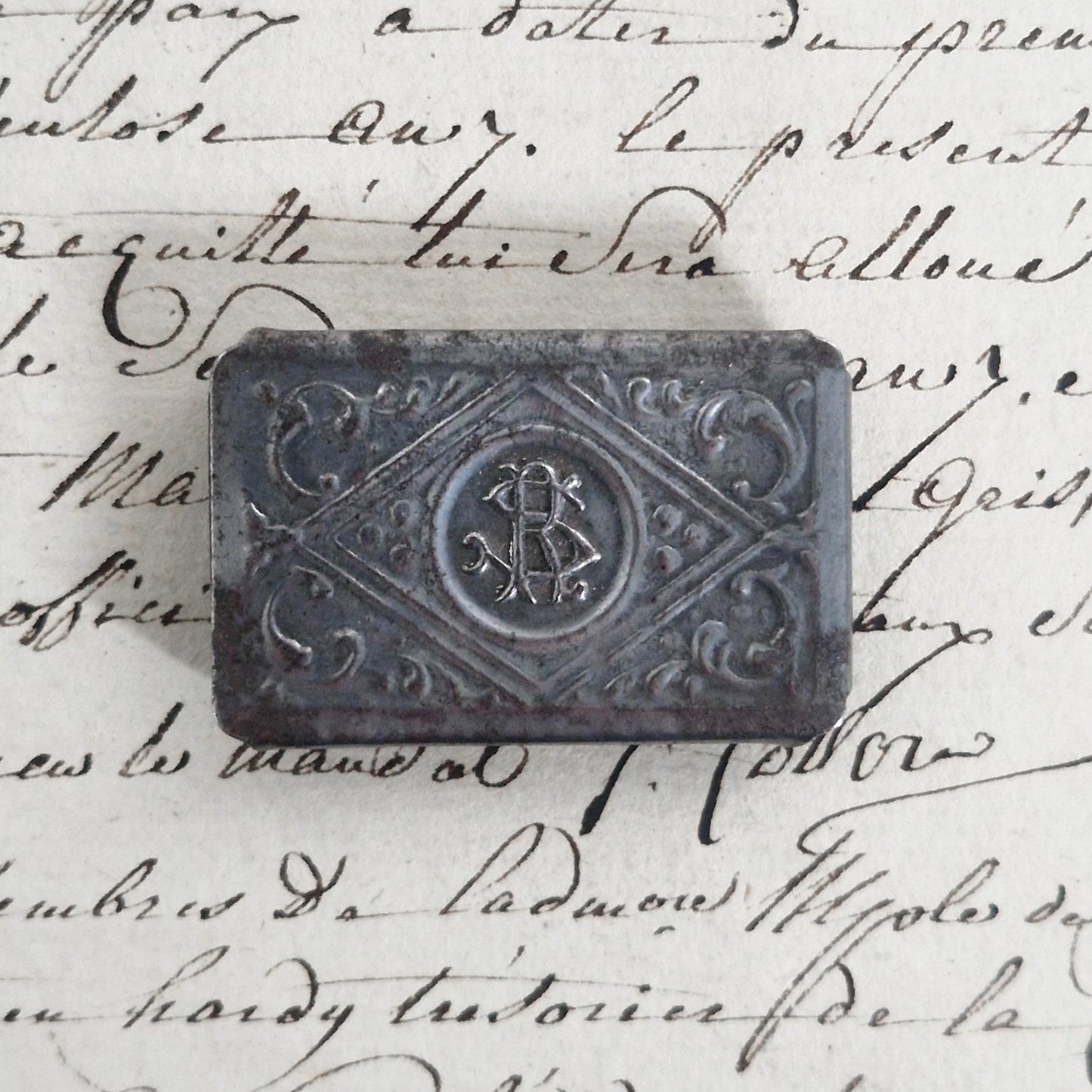 Ancienne boite pour plumes monogramme « S.R »