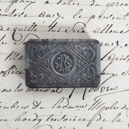 Ancienne boite pour plumes monogramme « S.R »