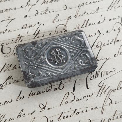 Ancienne boite pour plumes monogramme « S.R »