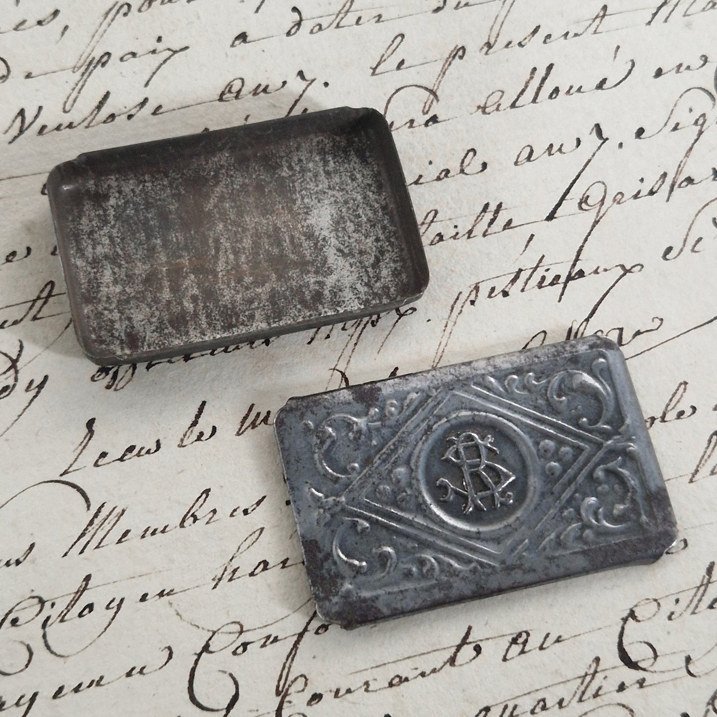 Ancienne boite pour plumes monogramme « S.R »