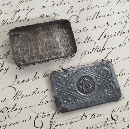 Ancienne boite pour plumes monogramme « S.R »