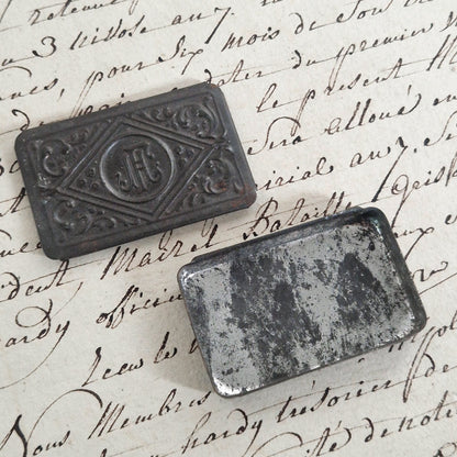 Ancienne boite pour plumes monogramme « J.F.H »