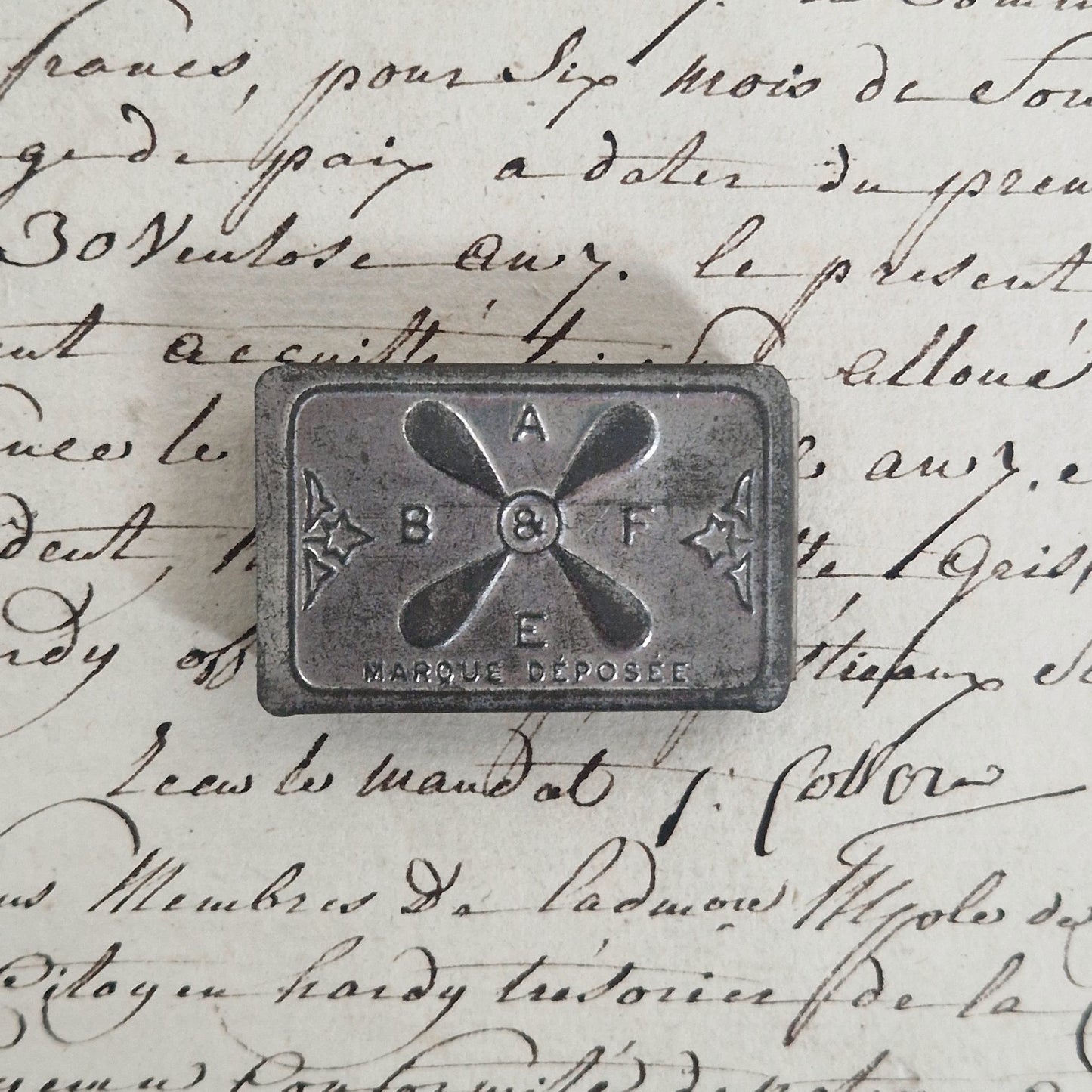 Boîte en tôle emboutie « A.B.F. - Marque déposée »
