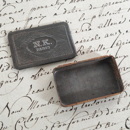 Ancienne boite pour plumes « N.K Paris »