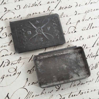 Ancienne boite pour plumes « B&F »