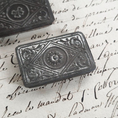 Lot de 2 boites pour plumes - décor floral en relief