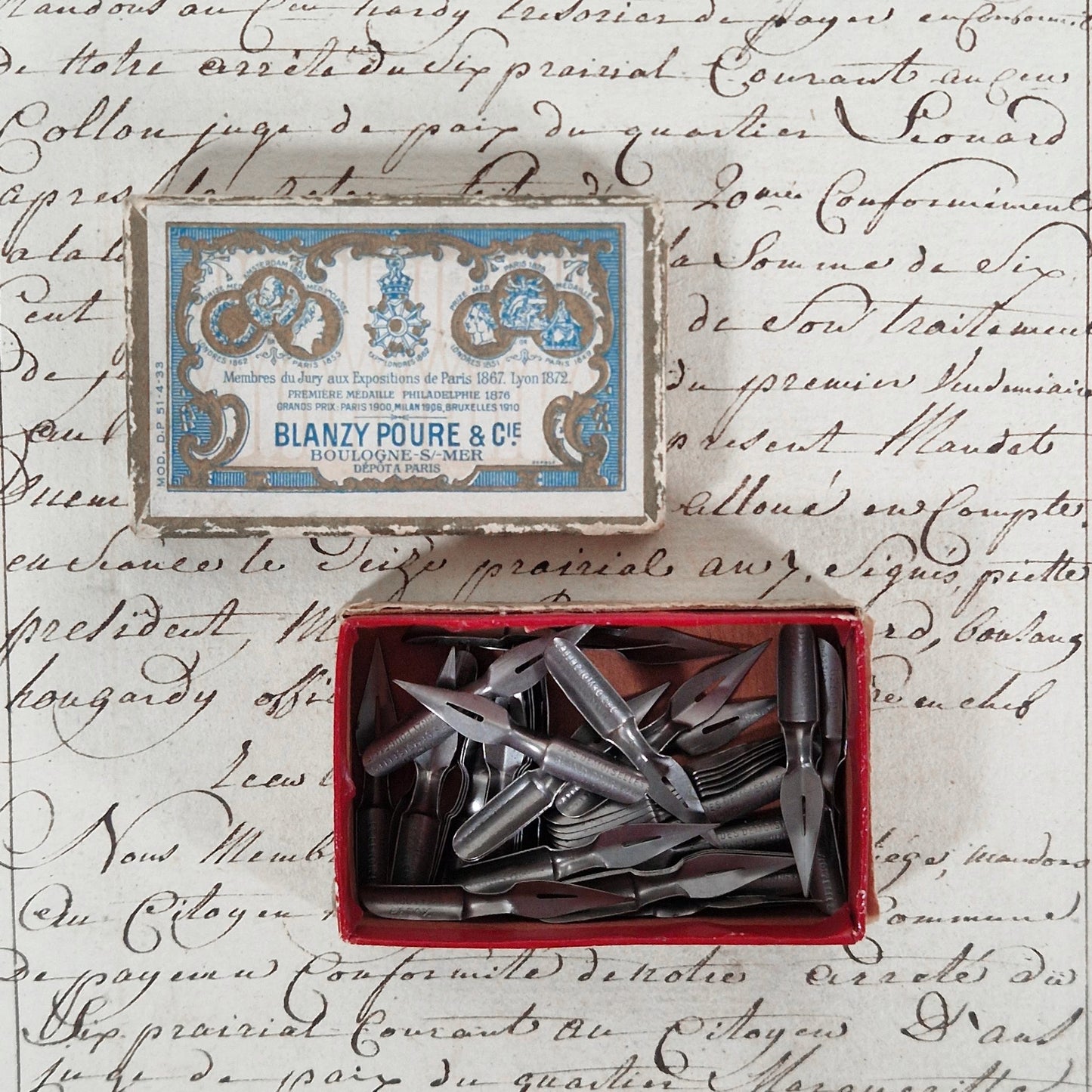 Blanzy Poure - Ancienne boite « Plume des Demoiselles »