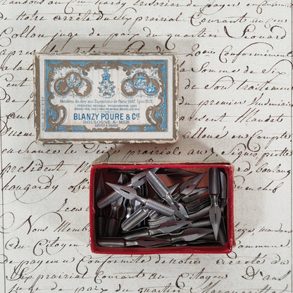 Blanzy Poure - Ancienne boite « Plume des Demoiselles »