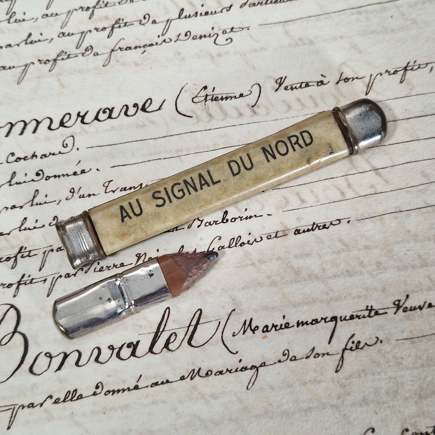 Porte-crayon publicitaire ancien « Au Signal du Nord »