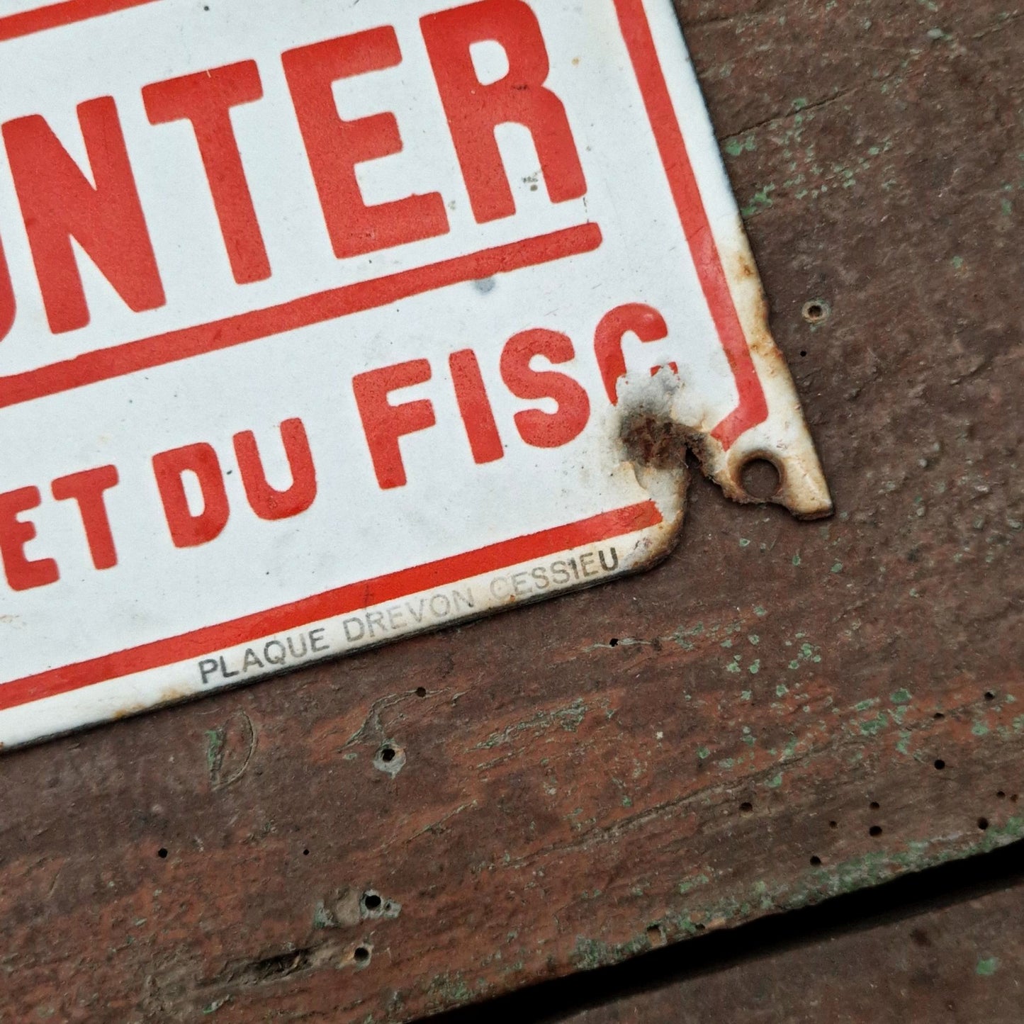 Plaque émaillée « Défense de monter - Ordre des Assurances et du Fisc »