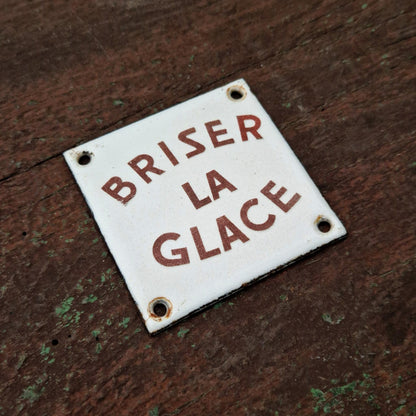 Ancienne plaque émaillée « Briser la glace »