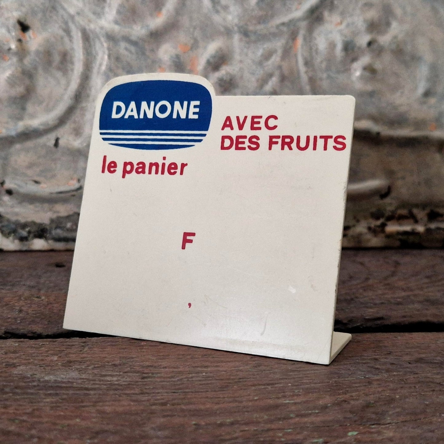 Chevalet publicitaire Danone « Le Panier - Avec des Fruits »