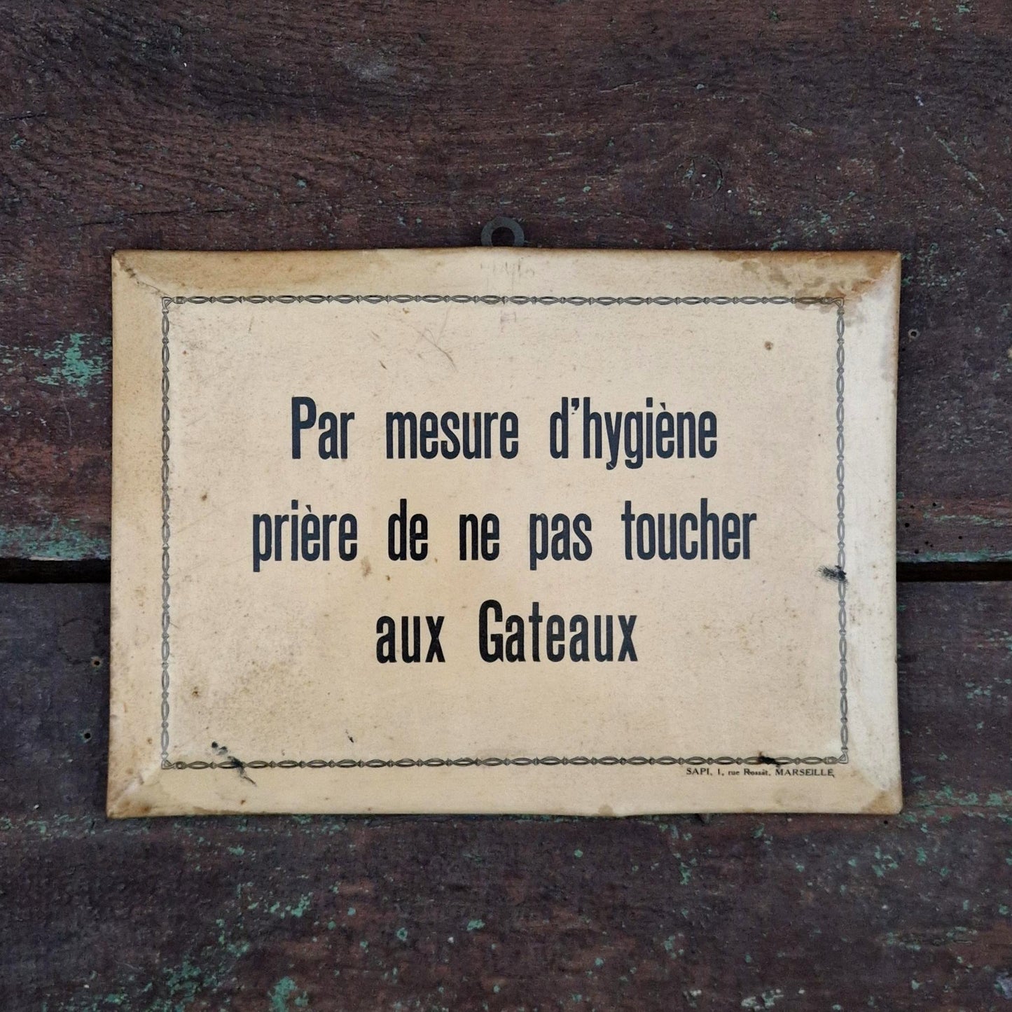 Ancienne Pancarte « ... prière de ne pas toucher aux gâteaux »
