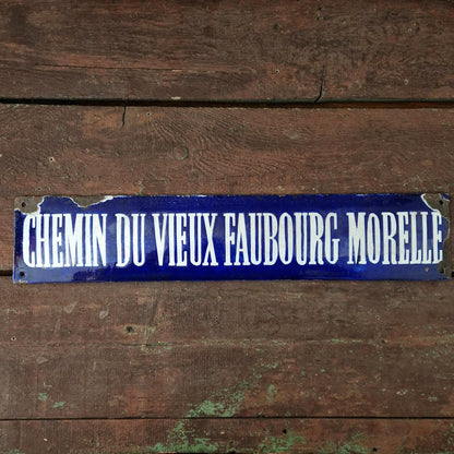 Enameled street sign "Chemin du Vieux Faubourg Morelle"