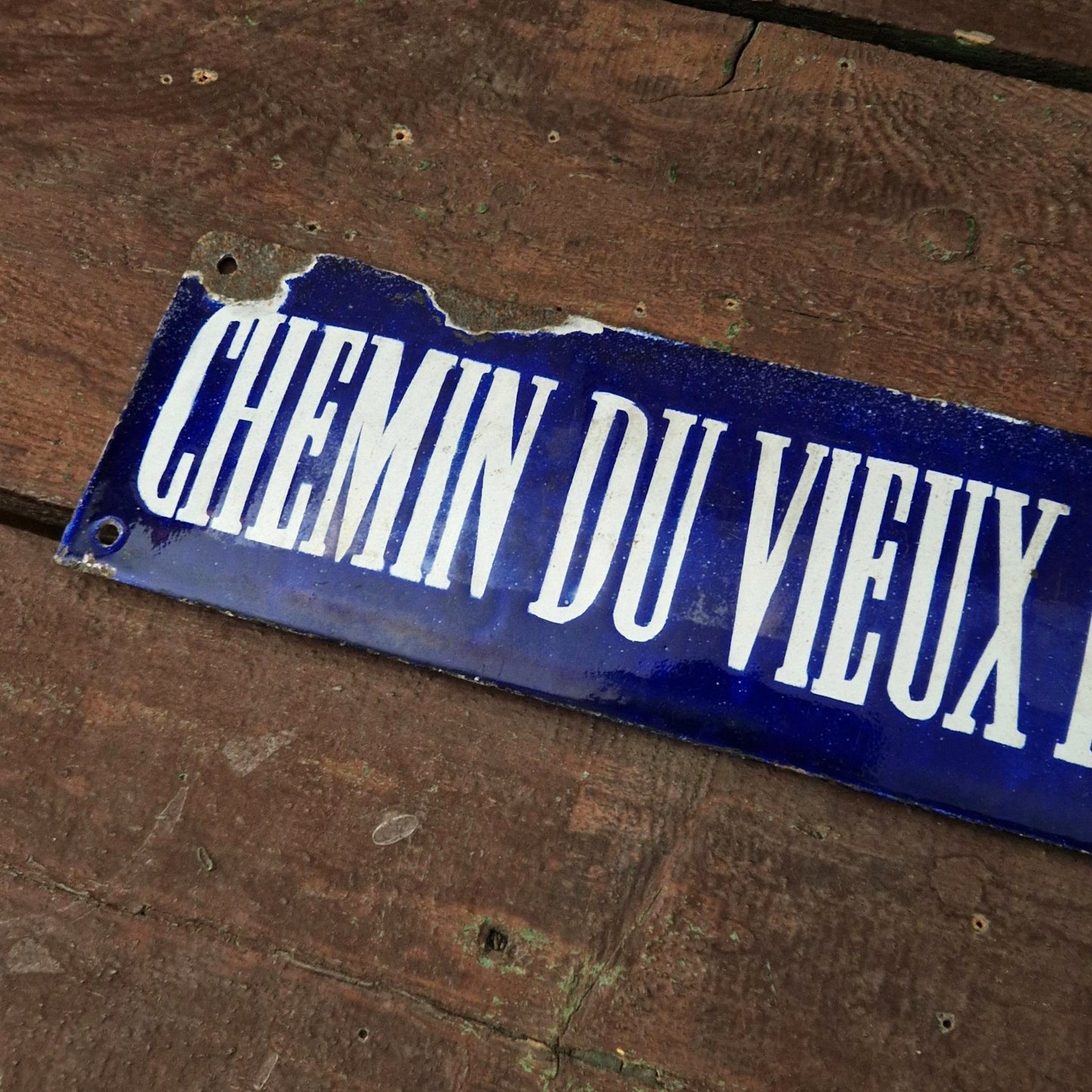 Enameled street sign "Chemin du Vieux Faubourg Morelle"