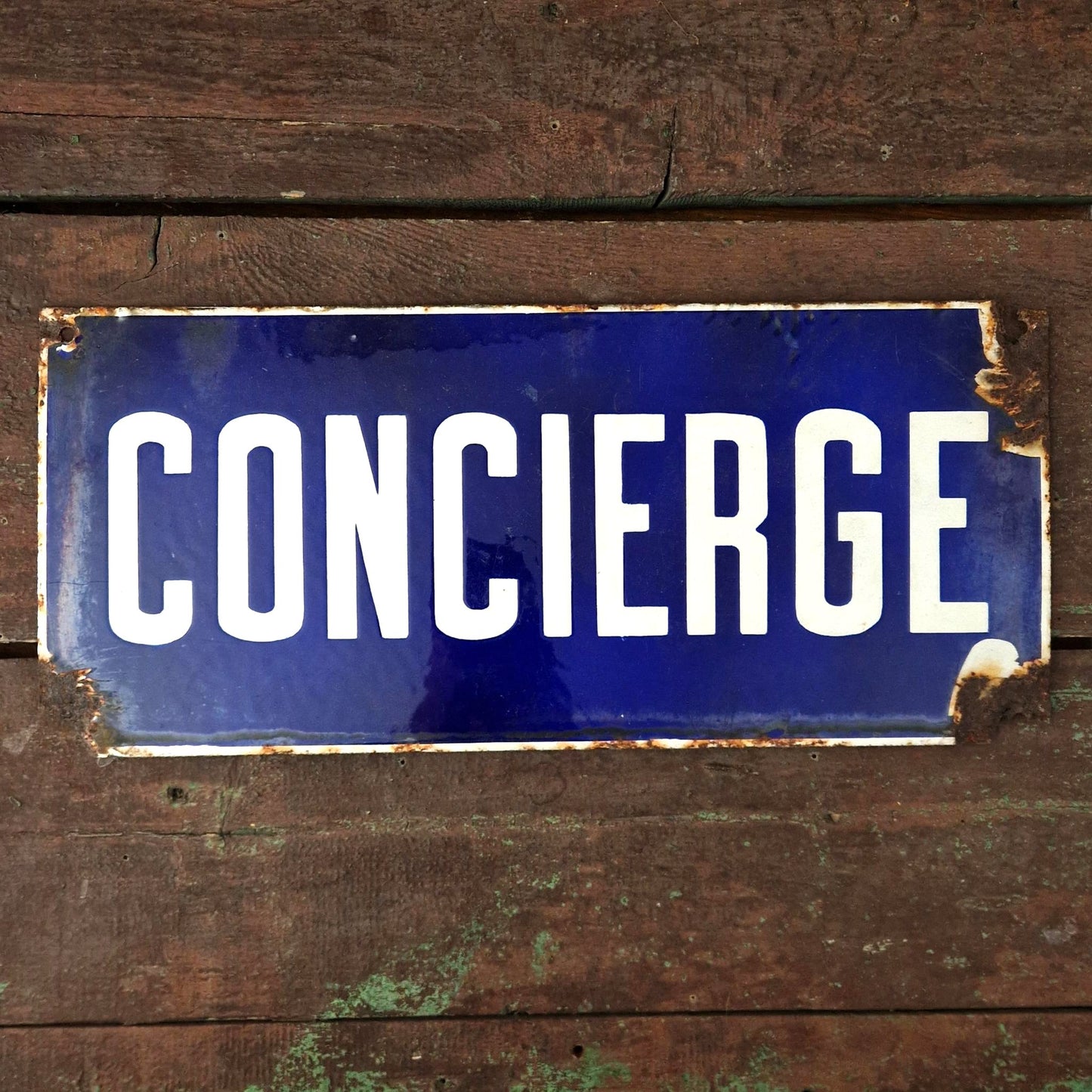 Plaque émaillée bleue « Concierge »