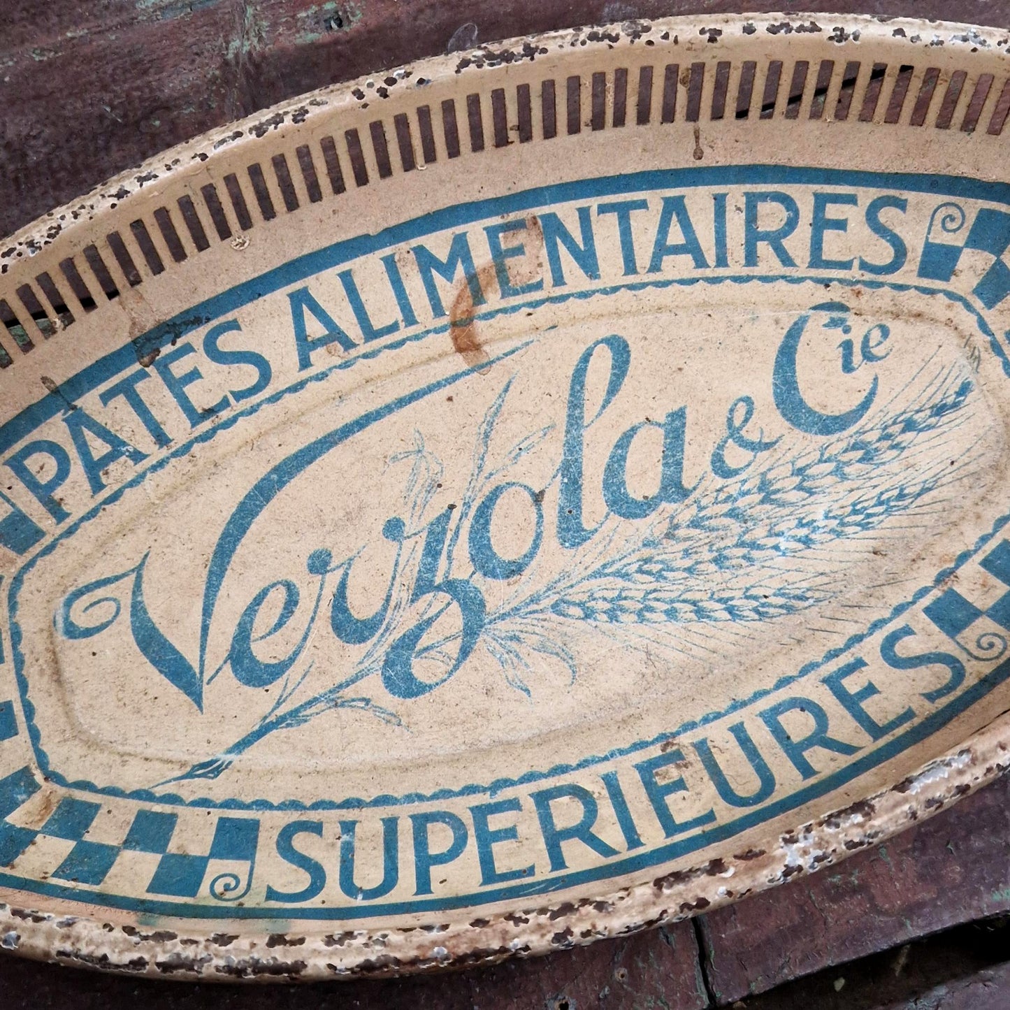 Corbeille publicitaire en tôle lithographiée « Pâtes Verziola »